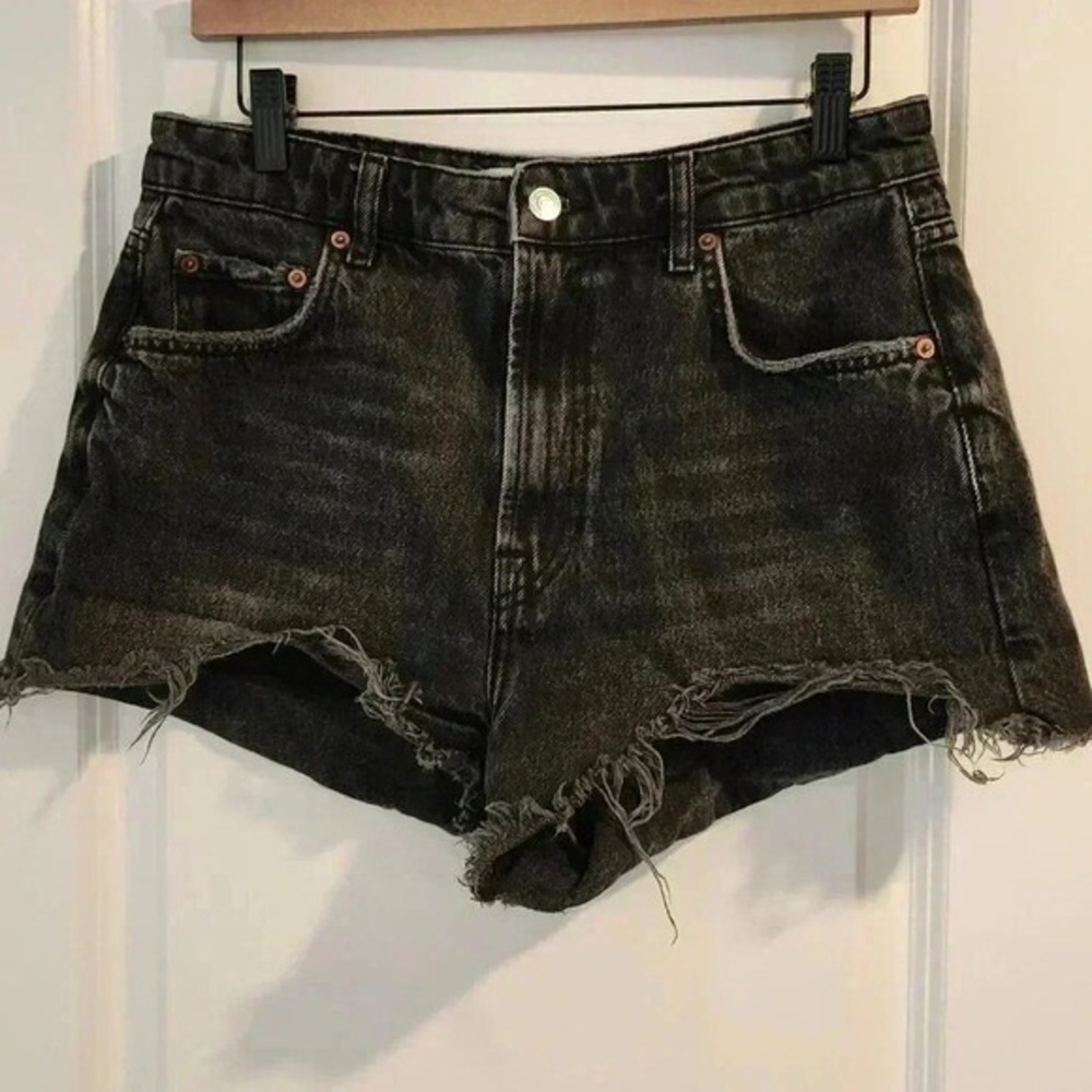 Zara High Waist Short Washed Black Denim Raw Hem Cut Off Shorts Womens Size 8